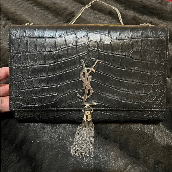 Beautiful Authentic YSL Saint Laurent size Medium purse - Picture 2 of 5